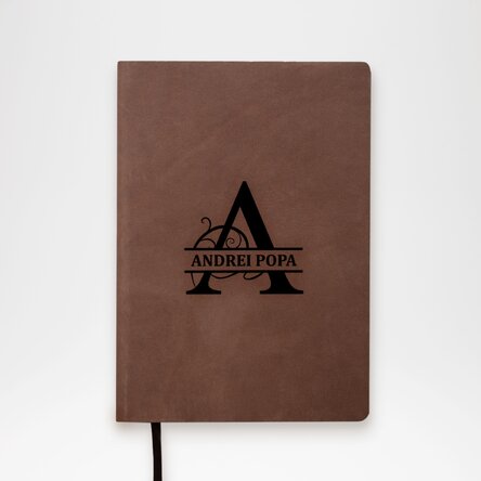 Agendă din piele personalizată cu monogramă și nume pe centru
