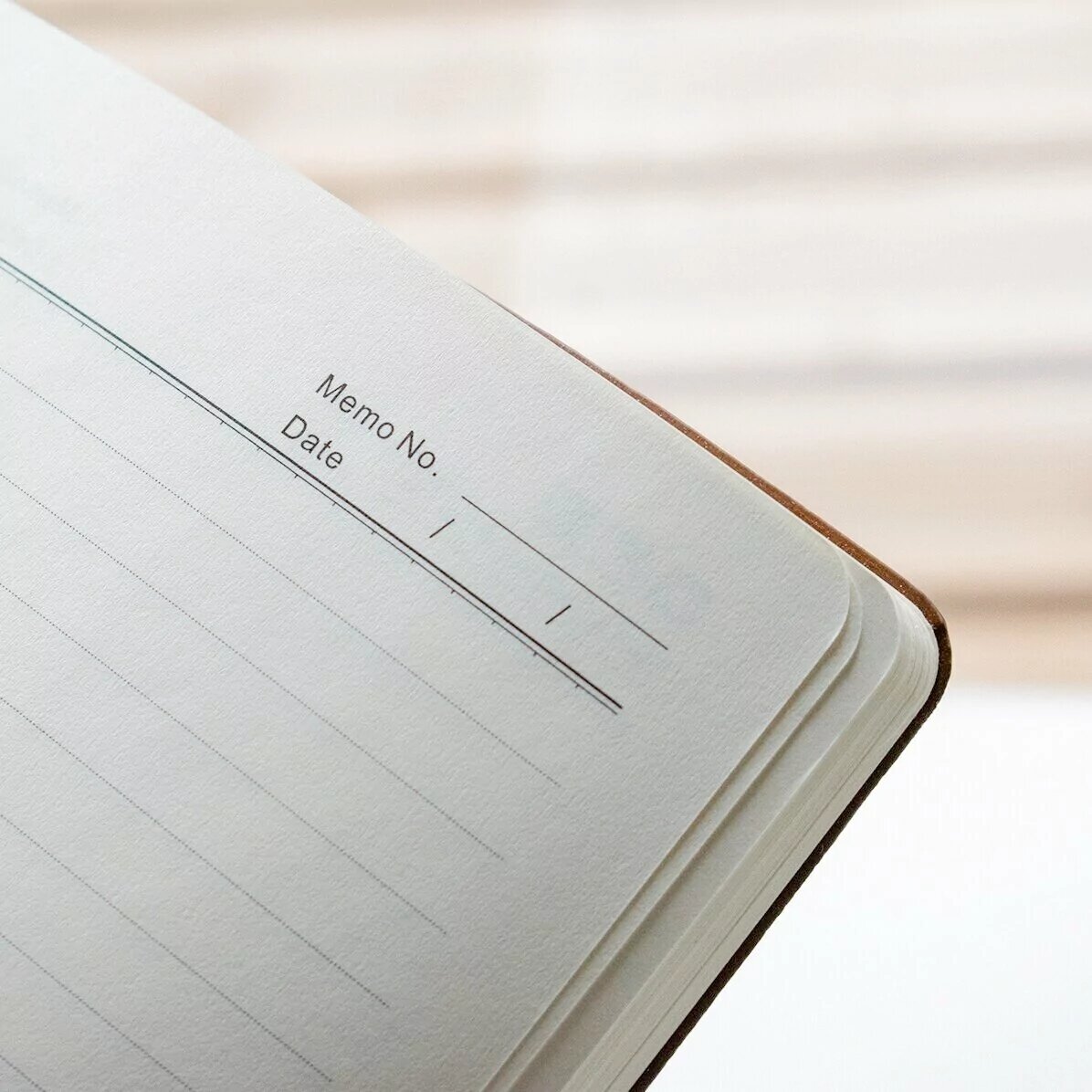 Agendă din piele personalizată cu text și zodia Leu