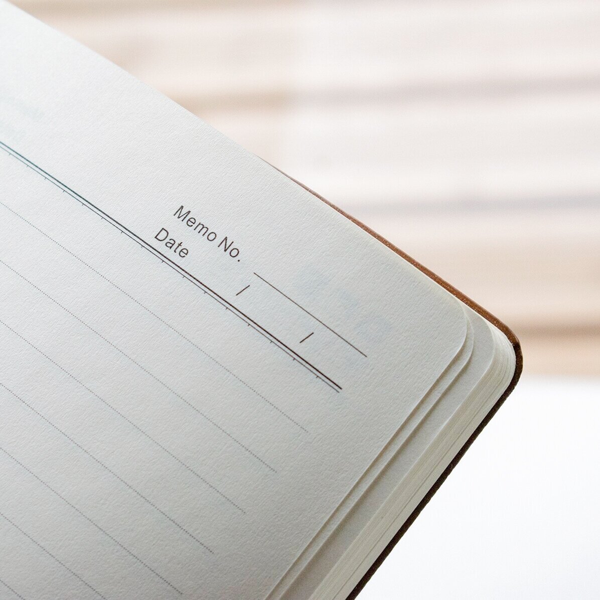 Agendă din piele personalizată cu logo pe centru și text