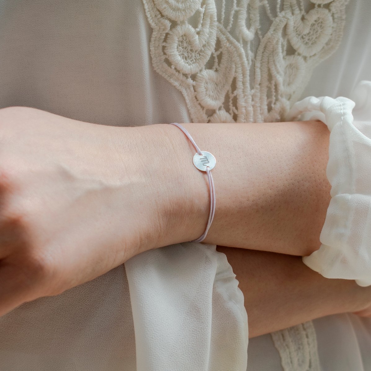 Brățară cu șnur personalizată - bănuț 10 mm - argint 925 - model inițială