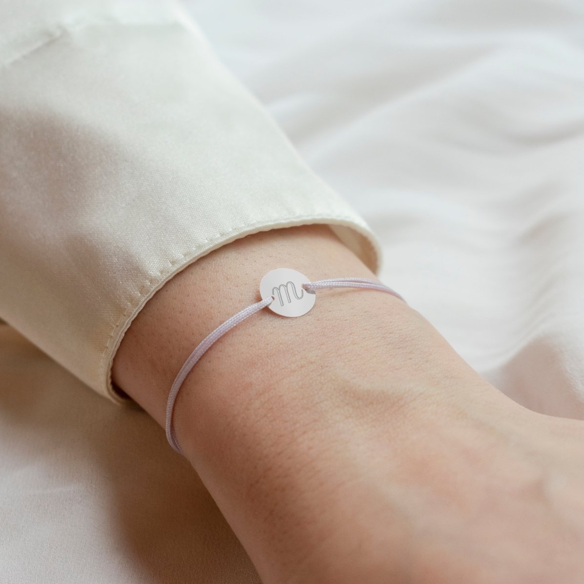 Brățară cu șnur personalizată - bănuț 10 mm - argint 925 - model inițială
