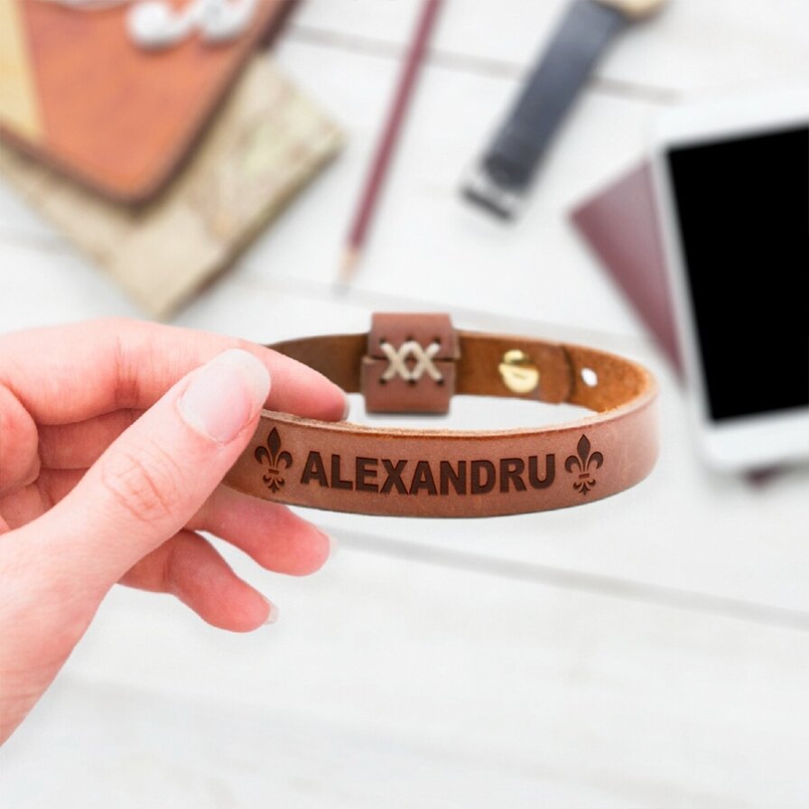 Személyre szabott bőr karkötők neki