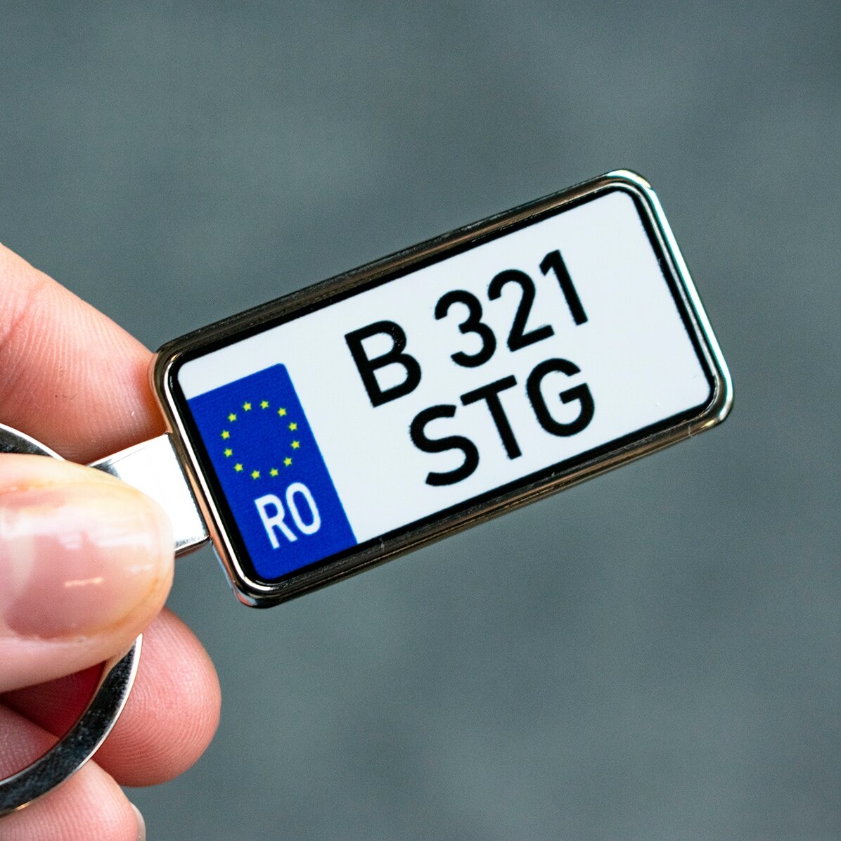 Breloc personalizat cu număr de înmatriculare - model fotbal