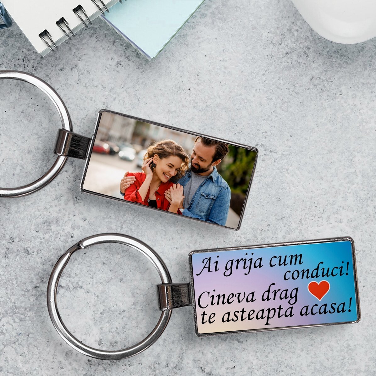 Breloc personalizat cu o poză și text