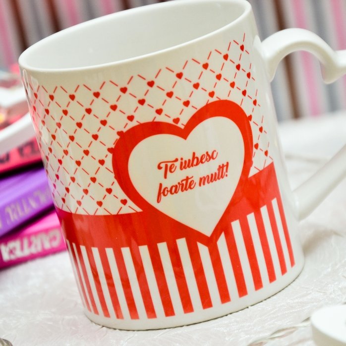 Cană personalizată #love cu o poză și text - model toartă în formă de inimă 