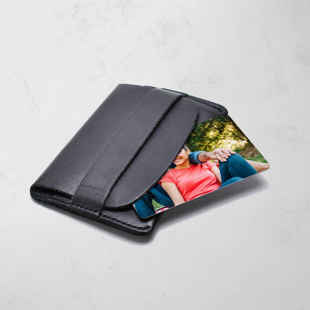 Card aluminiu personalizat față-verso cu o poză și text