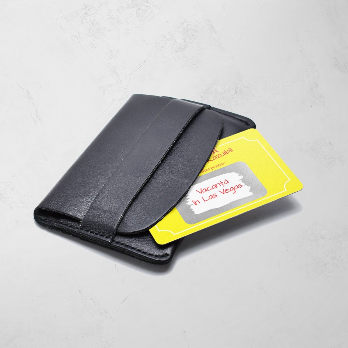 Card aluminiu personalizat față-verso cu text și două poze - Voucher Răzuibil