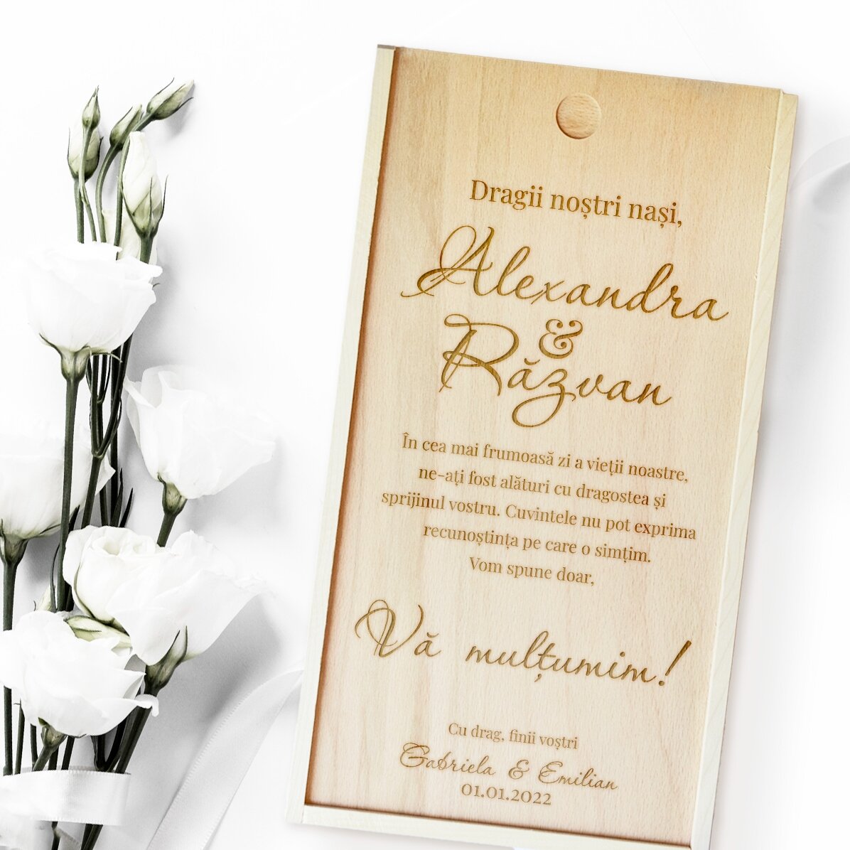 Cutie de cadou personalizată din lemn cu mesaj de mulțumire pentru nași