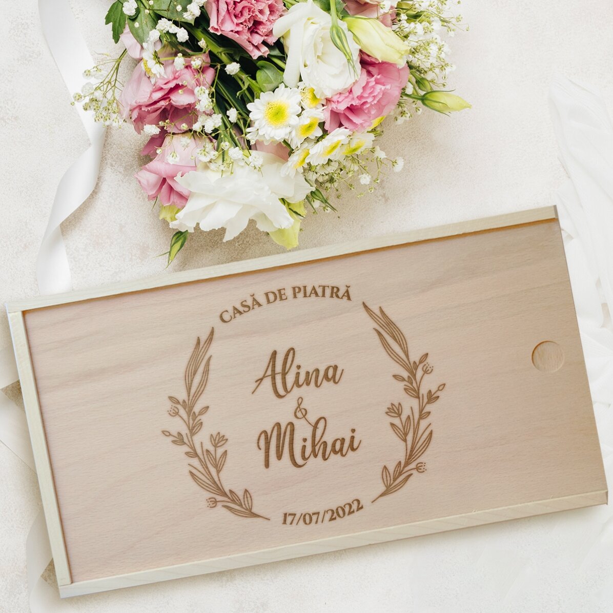 Cutie de cadou personalizată din lemn cu text - Cu drag