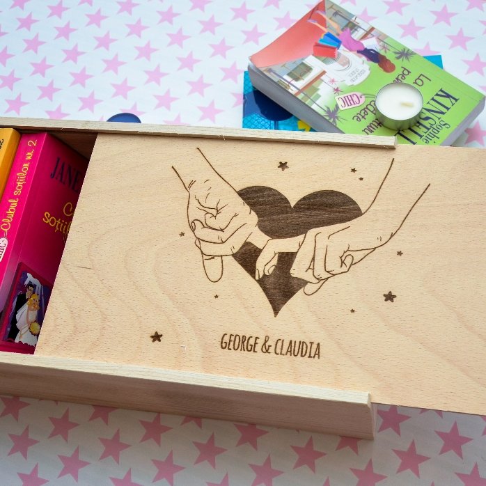 Cutie de cadou personalizată din lemn - Poveste în doi 