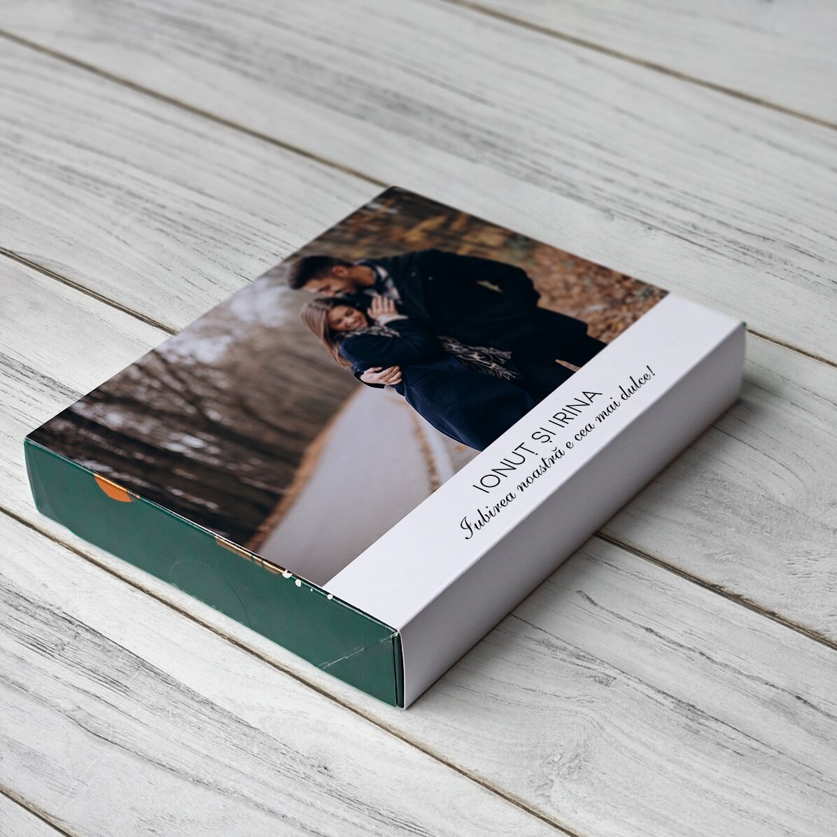 Cutie de bomboane personalizată cu o poză și text