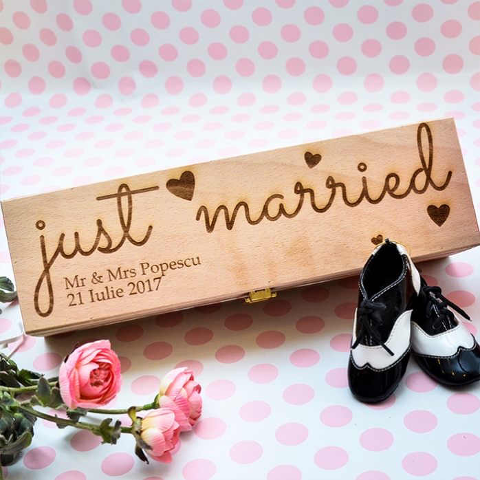Cutie de vin personalizată - just married
