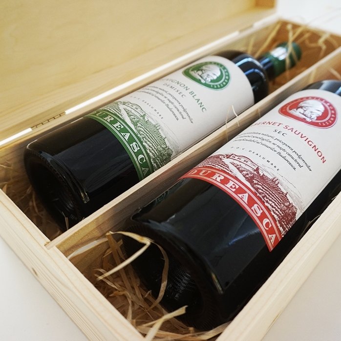 Cutie de vin personalizată pentru două sticle - Adventure never ends