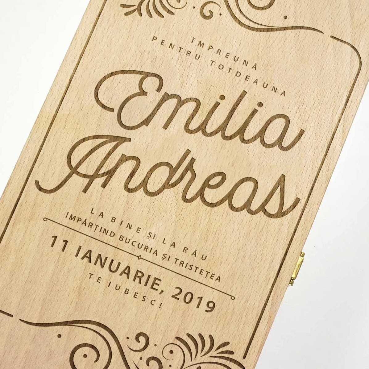 Cutie de vin personalizată pentru două sticle - Mesaj pentru miri