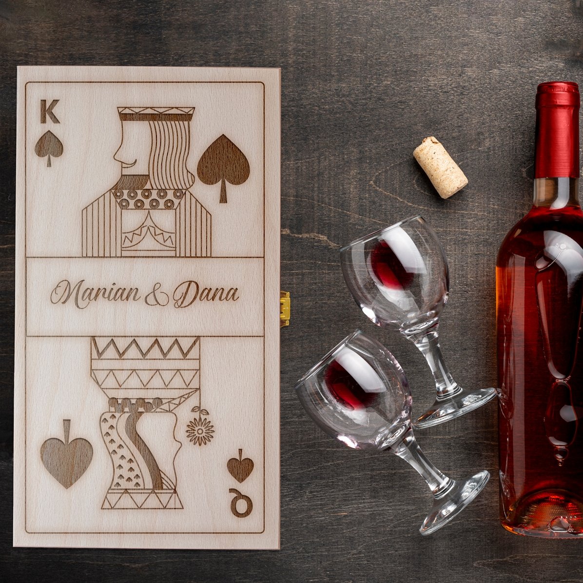 Cutie de vin personalizată pentru două sticle - model cărți de joc
