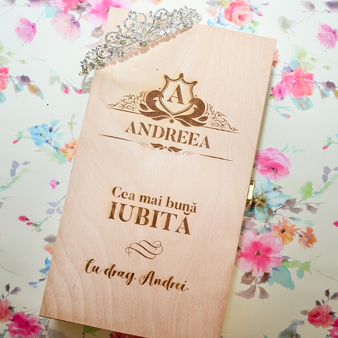 Cutie de vin personalizată pentru două sticle - model nume vintage