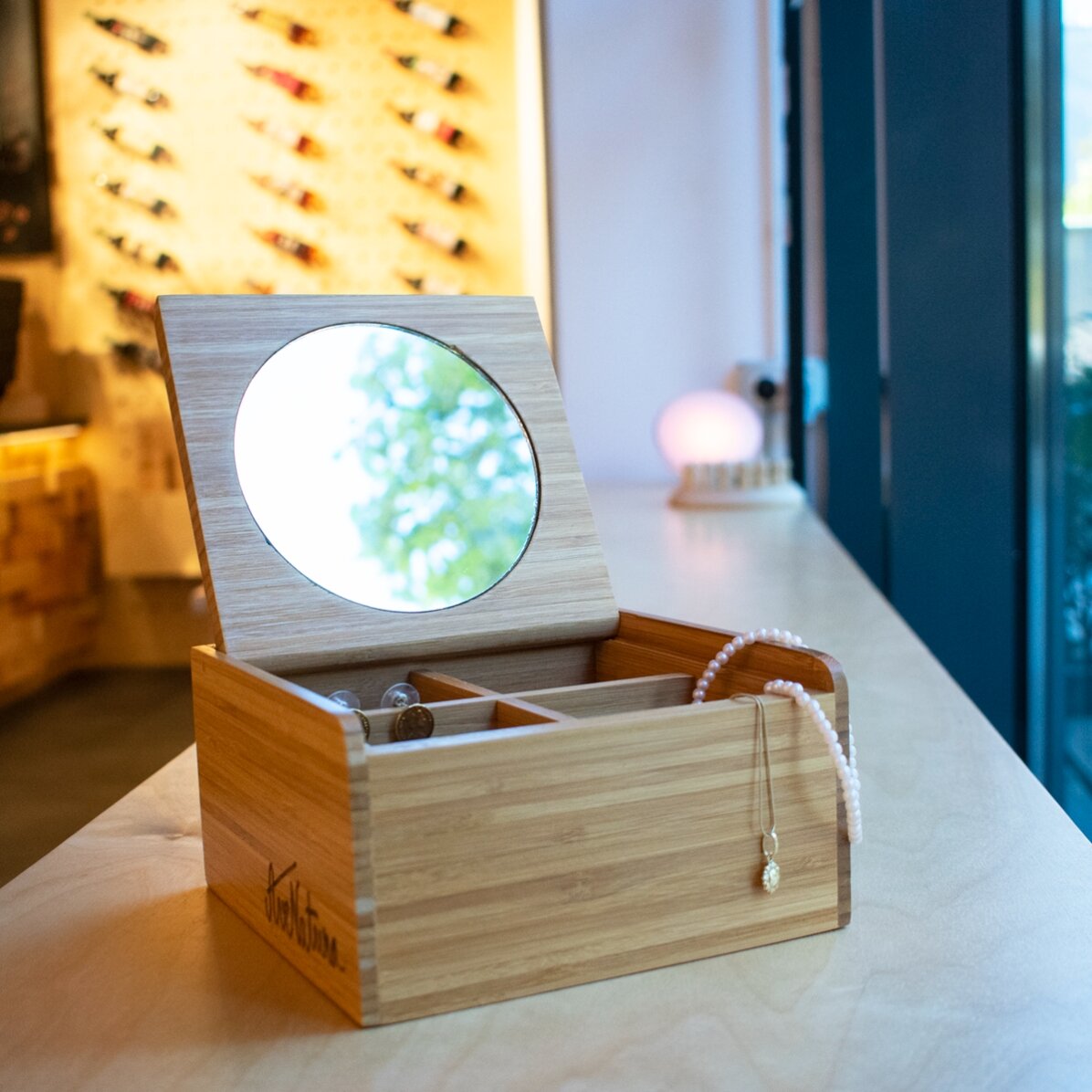 Cutie pentru bijuterii din lemn cu organizator și oglindă - avenatura