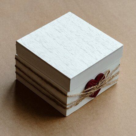 Cutiuță din lemn cu inimă 