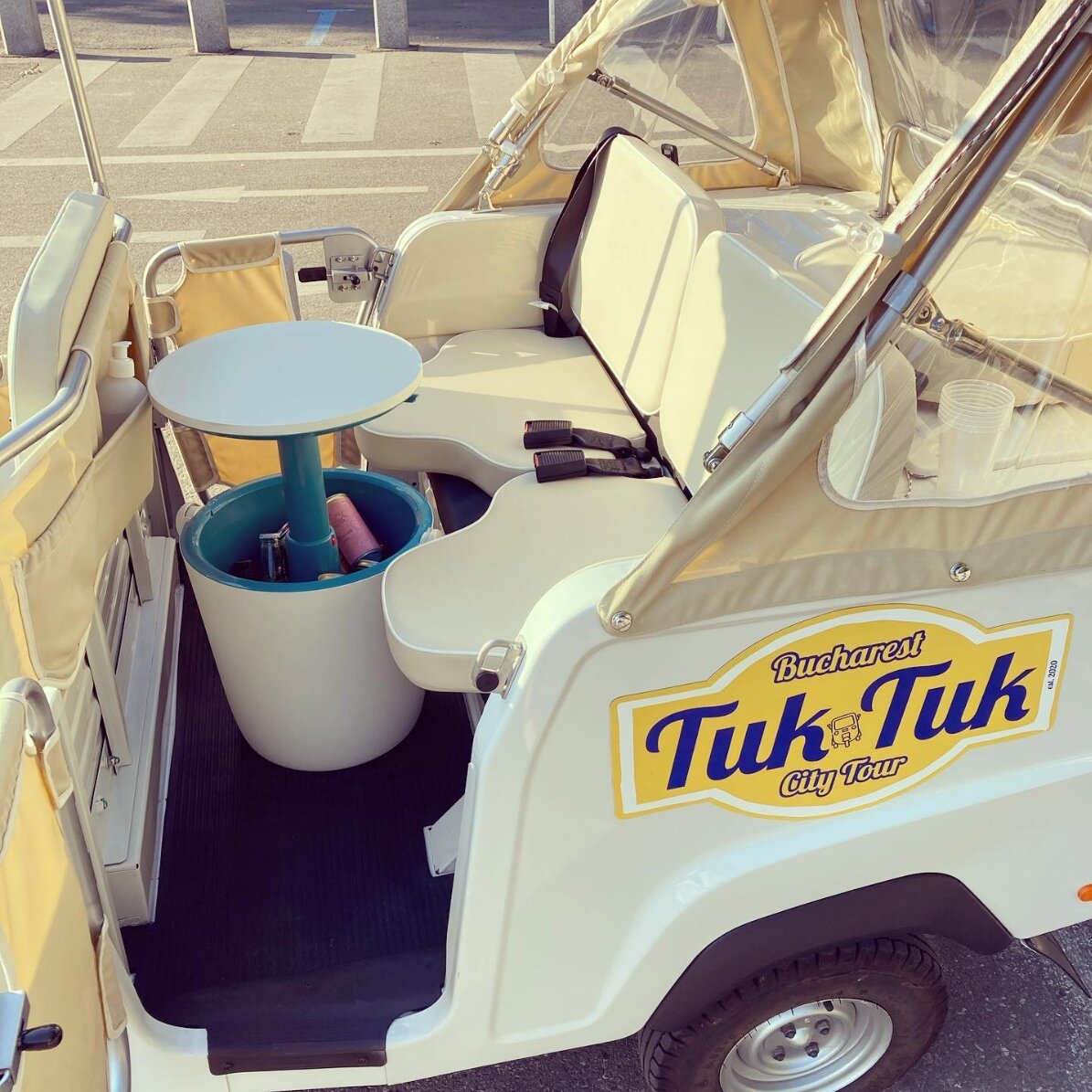 Experiență cadou pentru cuplu - Plimbare romantică cu TukTuk-ul în București