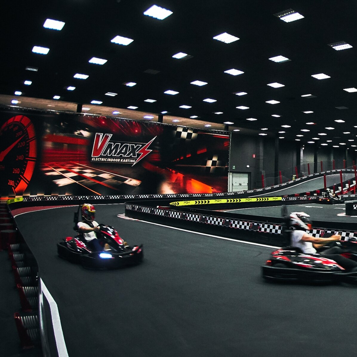Experiență cadou plină de adrenalină - Sesiuni de Karting  indoor în Cluj