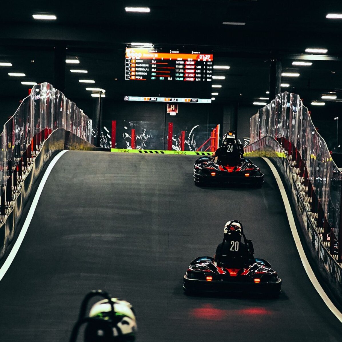 Experiență cadou plină de adrenalină - Sesiuni de Karting  indoor în Cluj