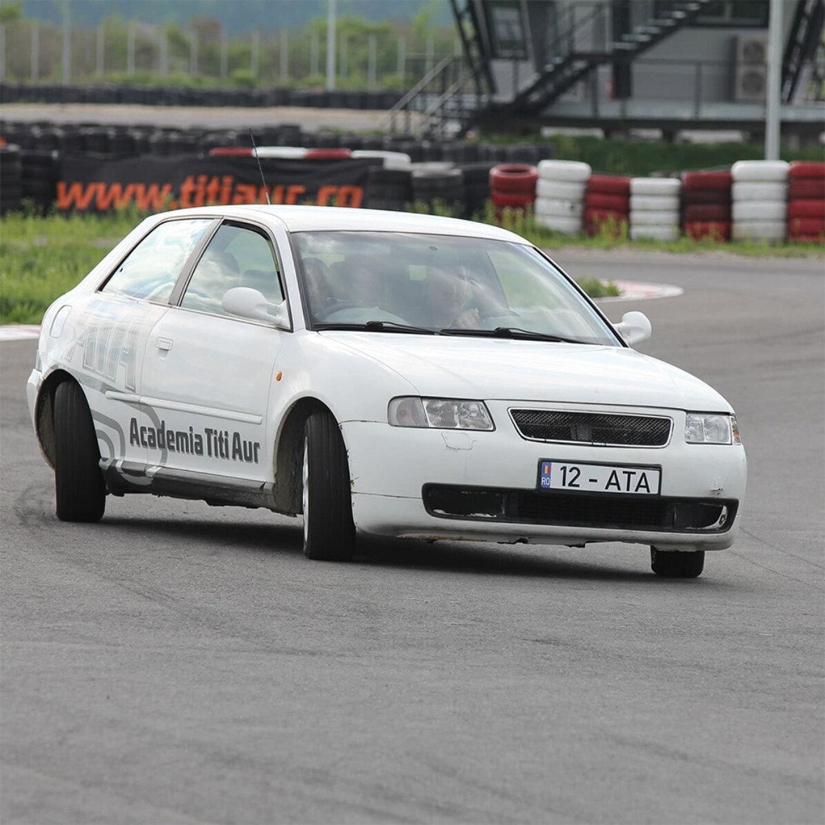 Experiență Mitsubishi EVO Rally la Academia Titi Aur