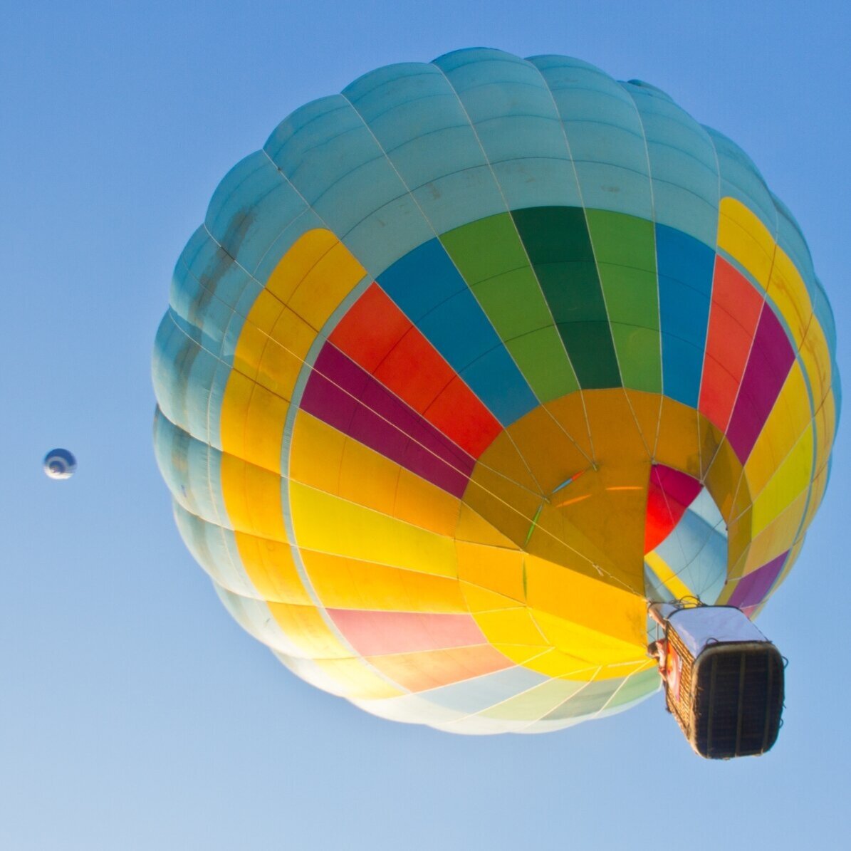 Experiență VIP la înălțime pentru cupluri - Zbor cu balonul cu aer cald 