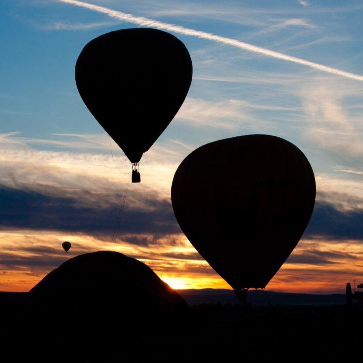 Experiență VIP la înălțime pentru cupluri - Zbor cu balonul cu aer cald 