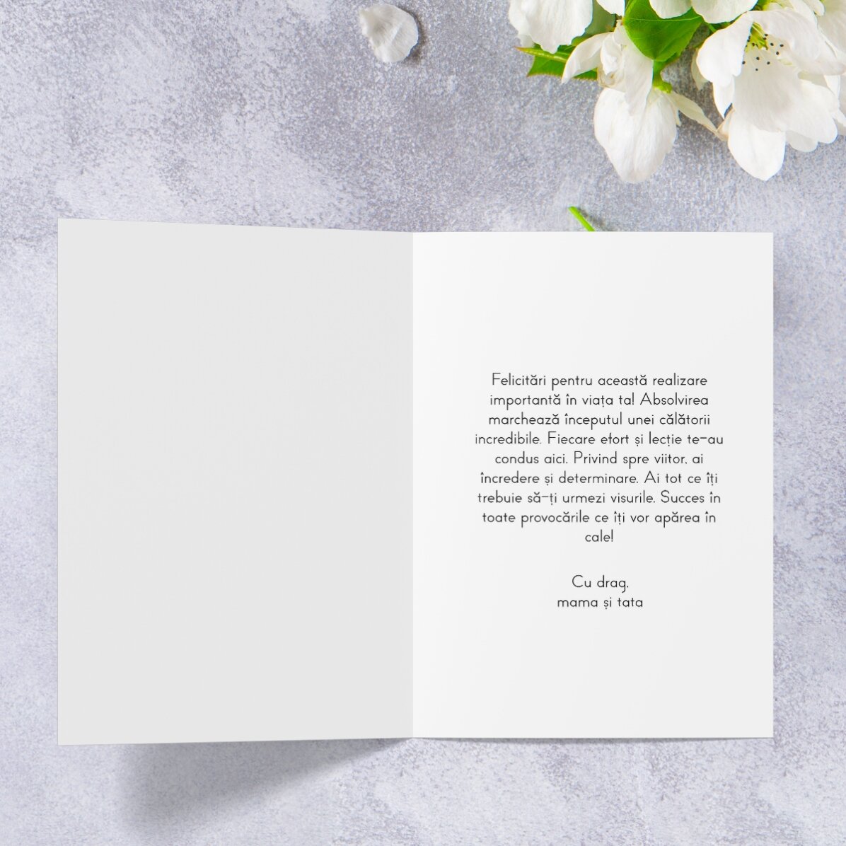 Felicitare personalizată cu o fotografie și text pentru absolvire