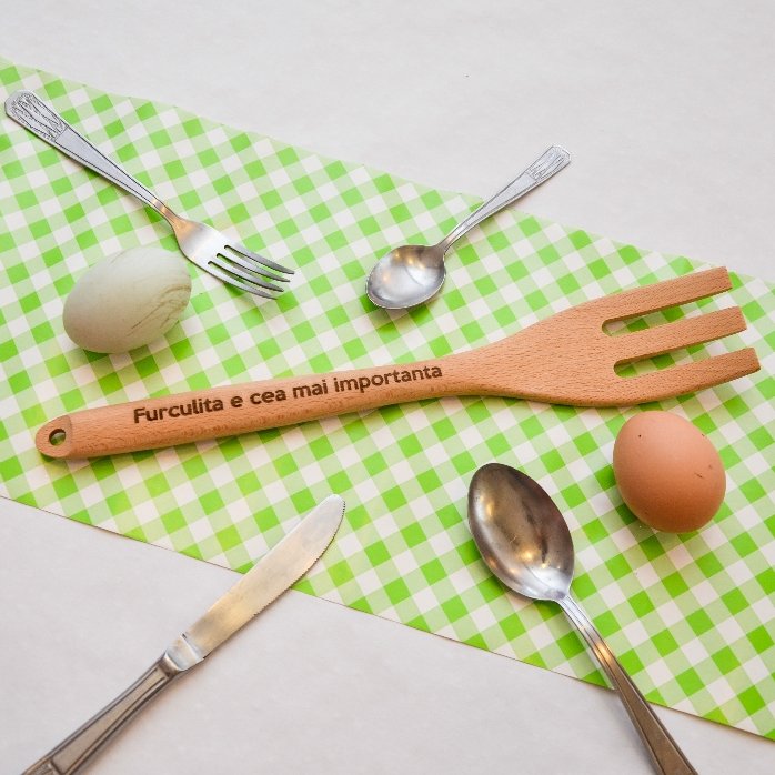 Furculită de lemn personalizată