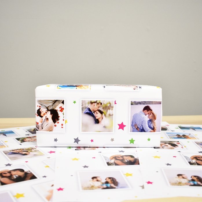 Hârtie de împachetat cadouri personalizată cu 13 poze, fundal steluțe colorate