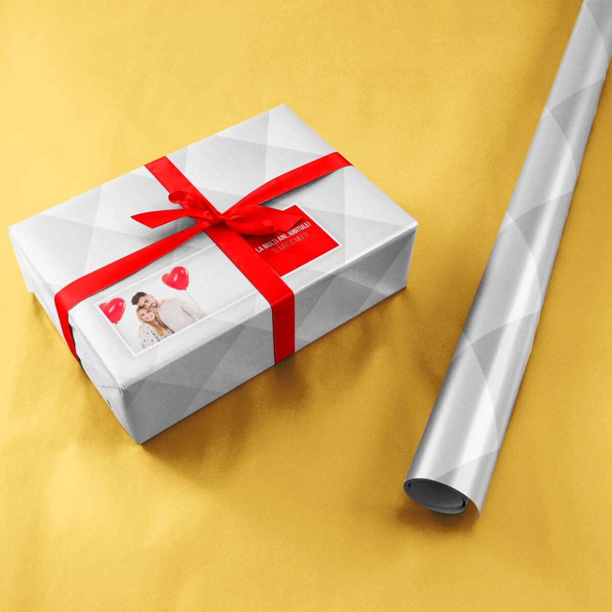 Hârtie de împachetat cadouri personalizată cu o poză și text 