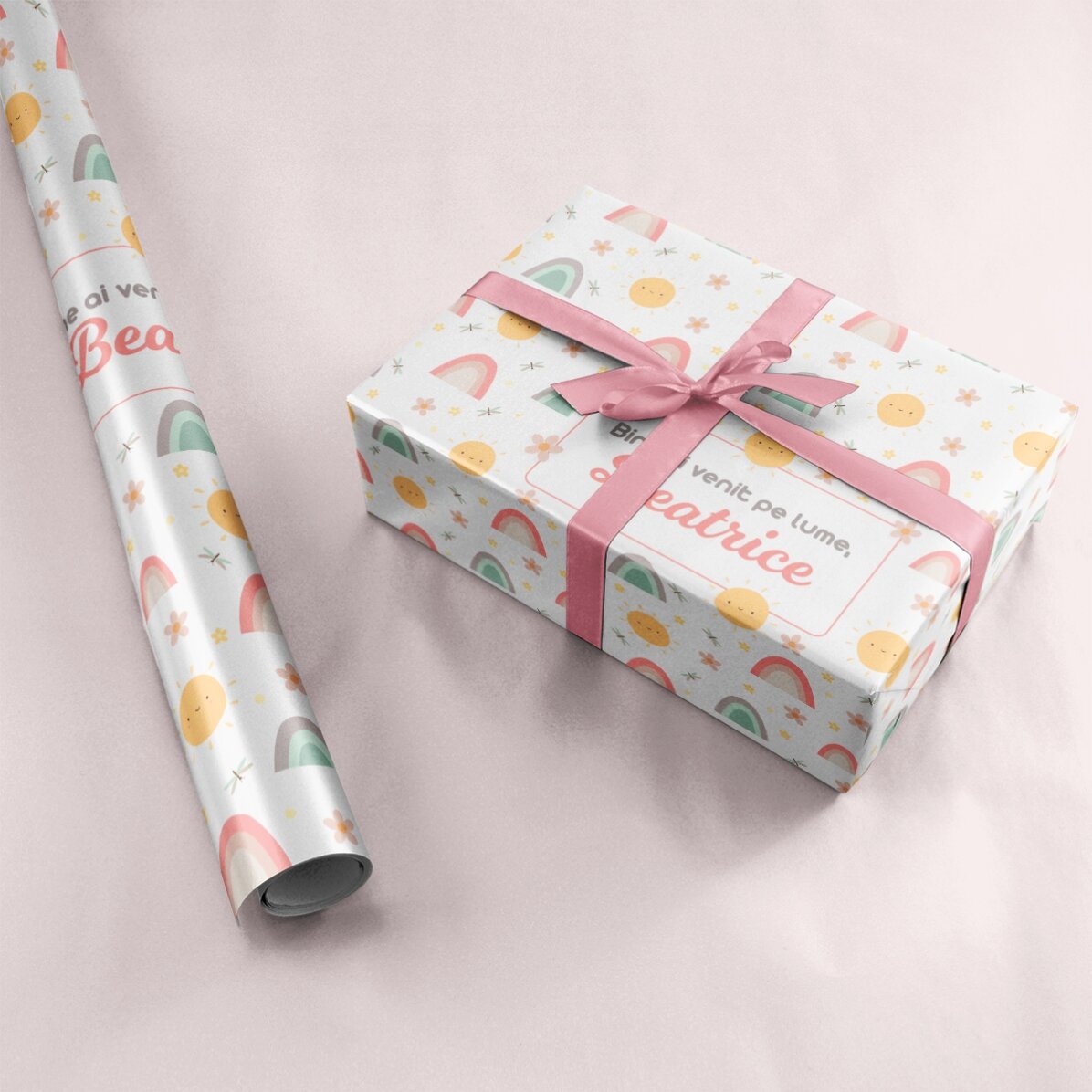 Hârtie de împachetat cadouri personalizată cu text - Baby girl