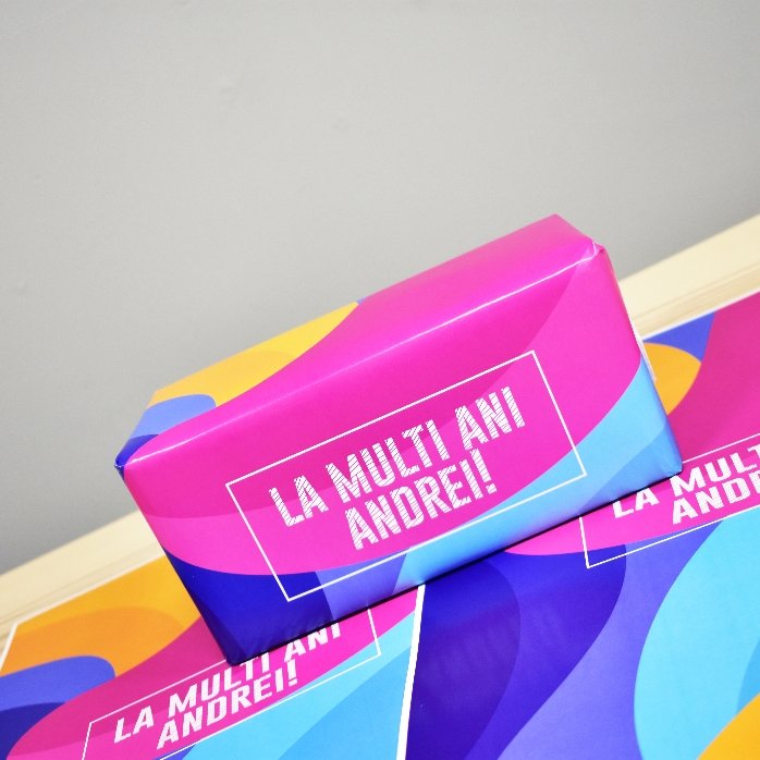 Hârtie de împachetat cadouri personalizată - model abstract colorat