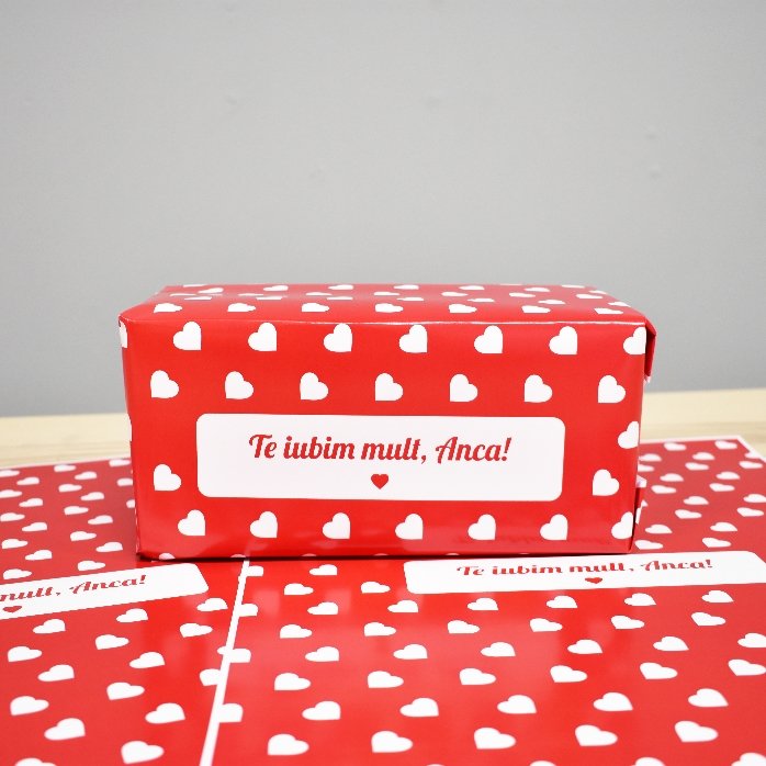 Hârtie de împachetat cadouri personalizată - model inimioare