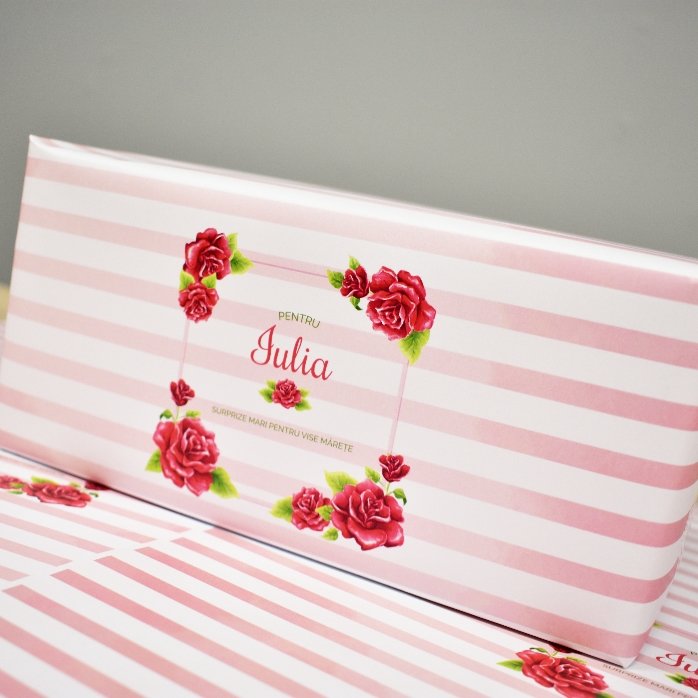 Hârtie de împachetat cadouri personalizată - model trandafiri