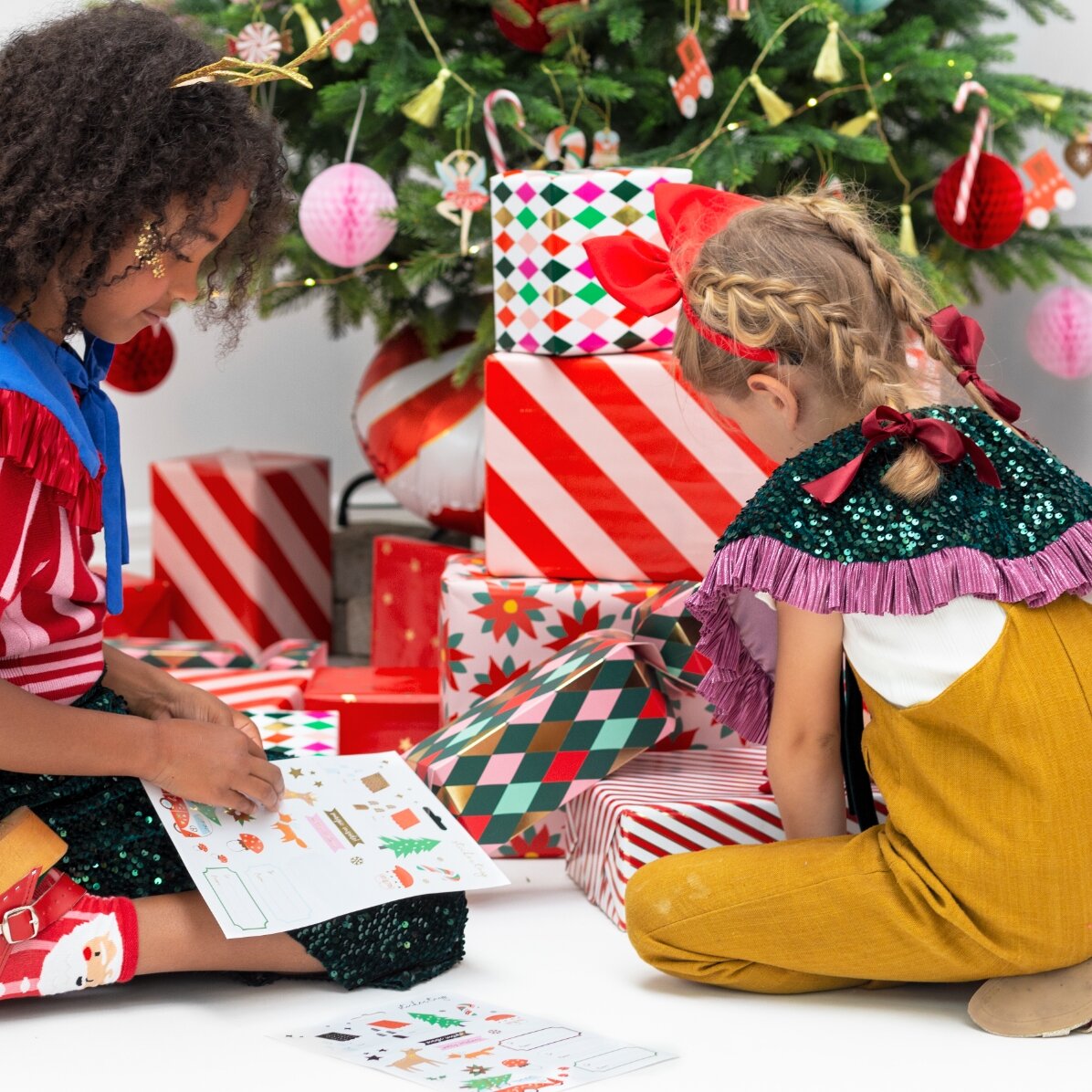 Hartie de impachetat dungi roșu și roz