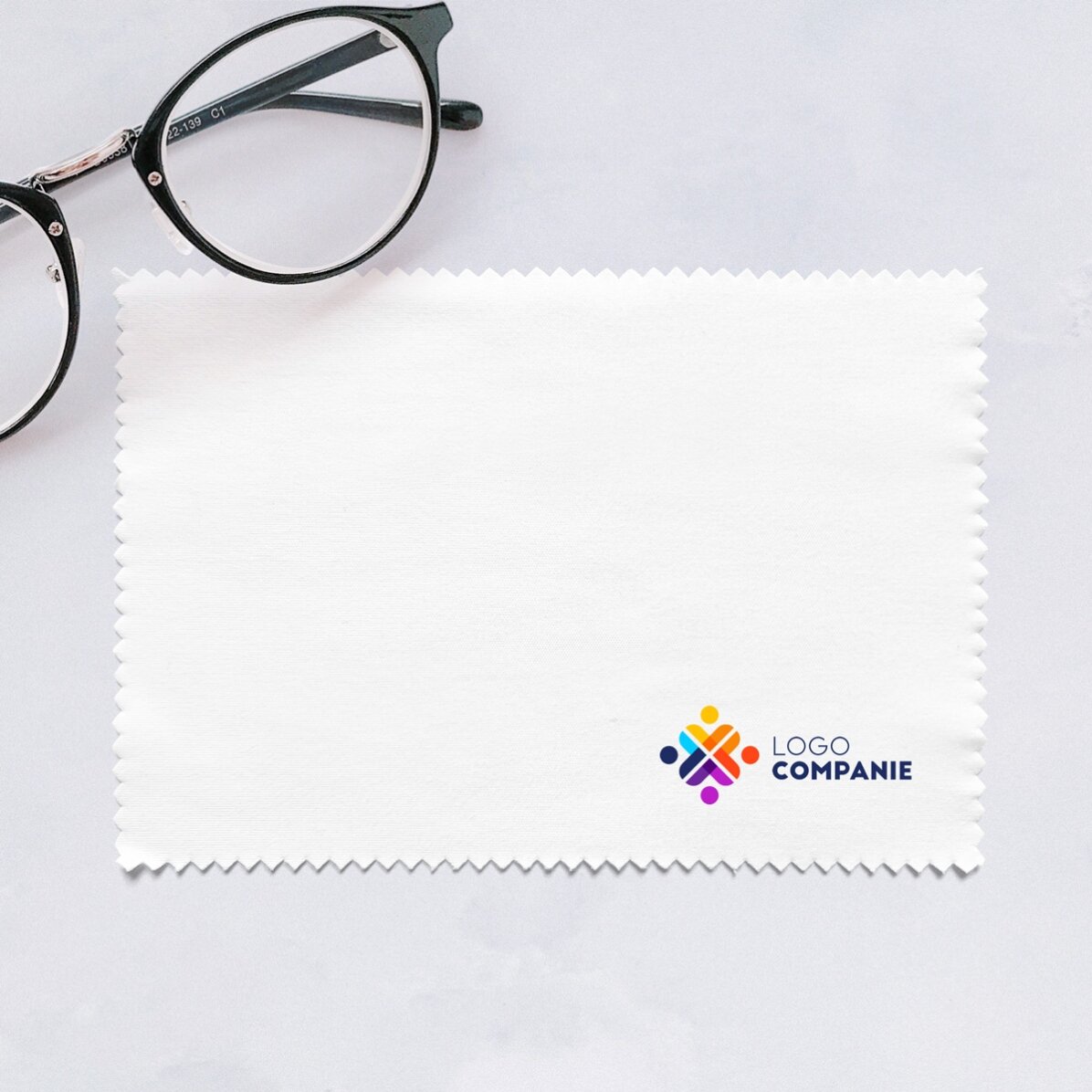 Lavetă pentru curățare ecrane, ochelari, personalizată cu logo în partea dreaptă