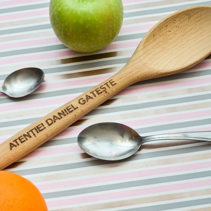 Lingură de lemn personalizată - model pe rotund