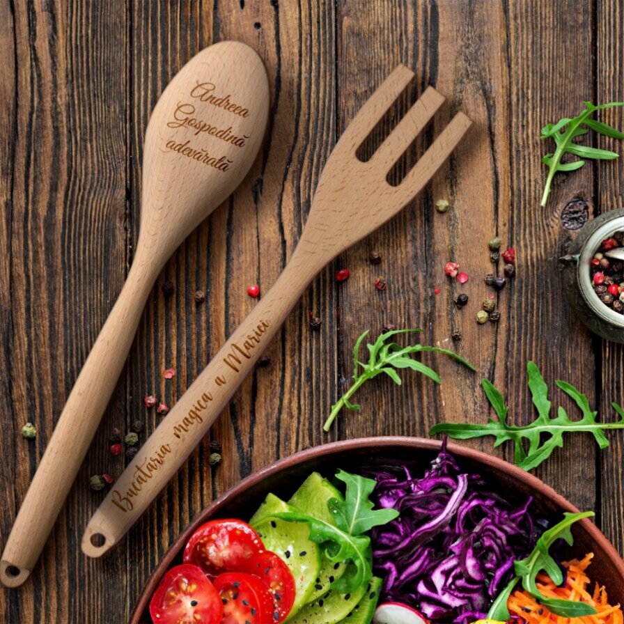 Személyre szabott kanál és villa neki