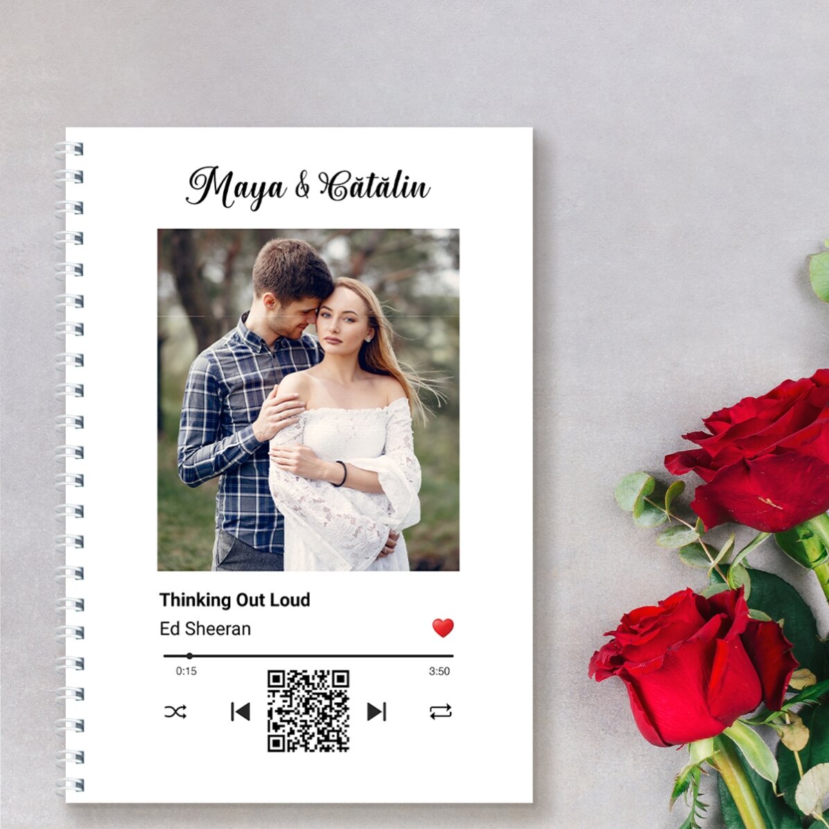 Notebook personalizat cu o poză, text și cod QR - Melodia noastră