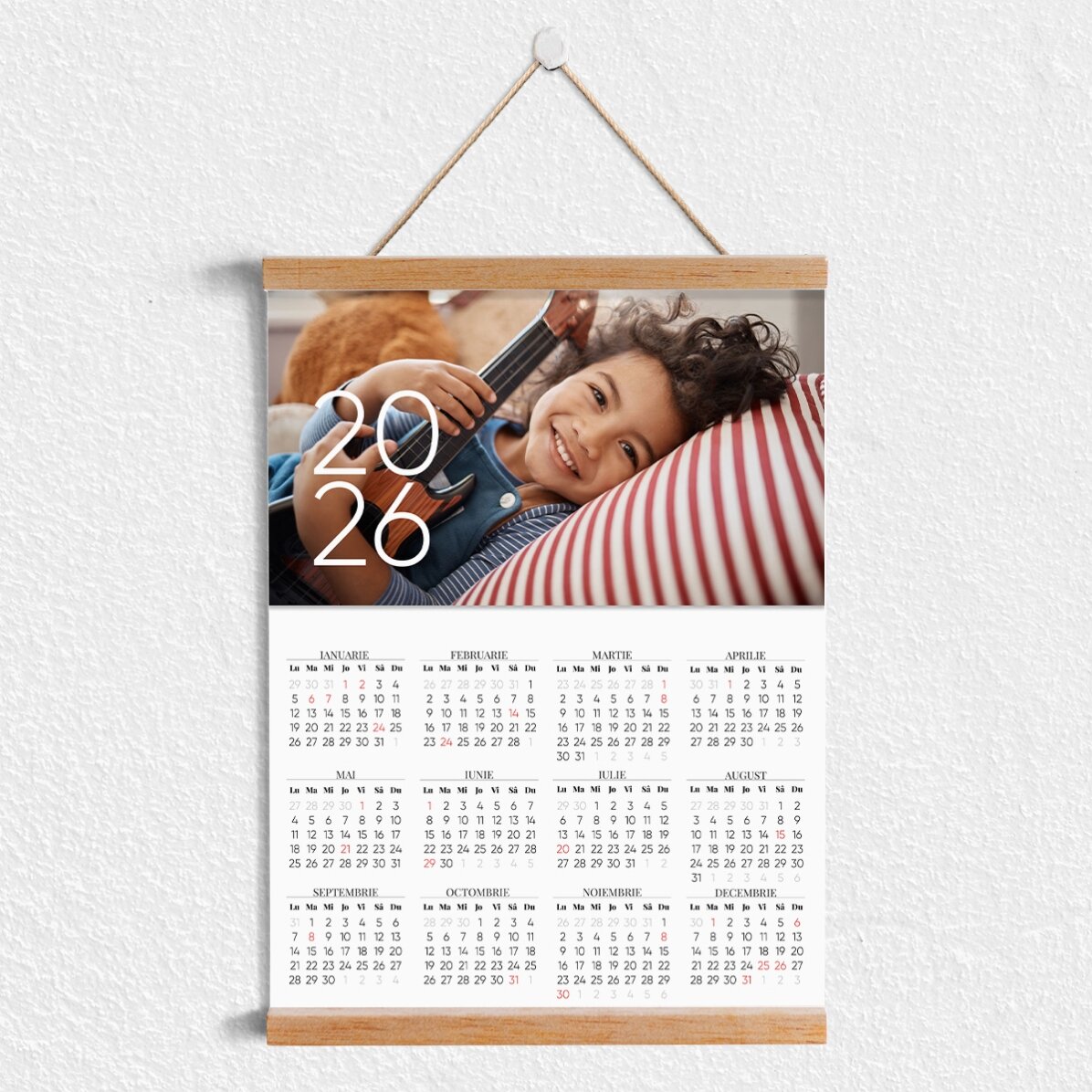 Poster calendar cu agățătoare personalizat cu o poză 
