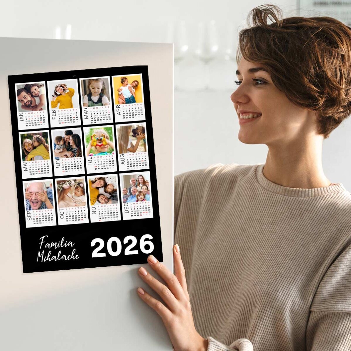 Poster calendar personalizat cu 12 poze polaroid și fundal colorat 