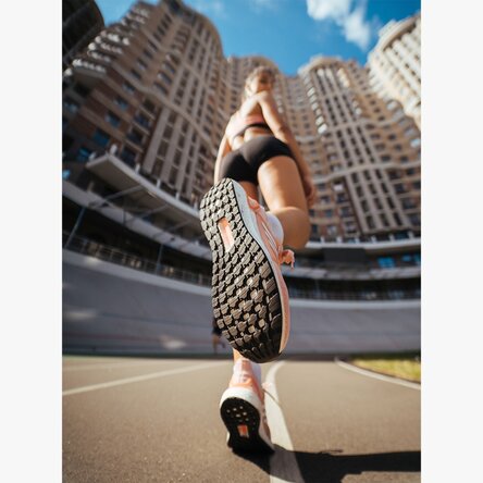 Poster Girl az atlétikai pályán