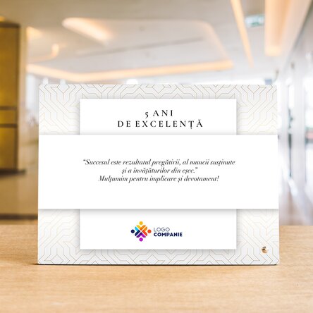 Ramă foto de birou personalizată cu logo și text - Aniversare brand (White)