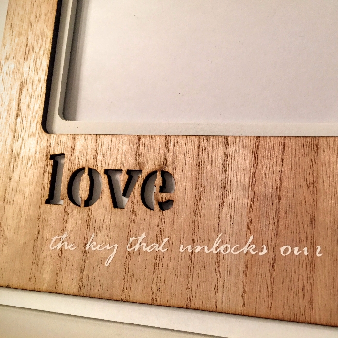 Rama foto Love din lemn 