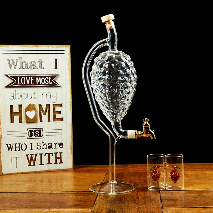 Set sticlă pentru țuică cu 2 păhărele