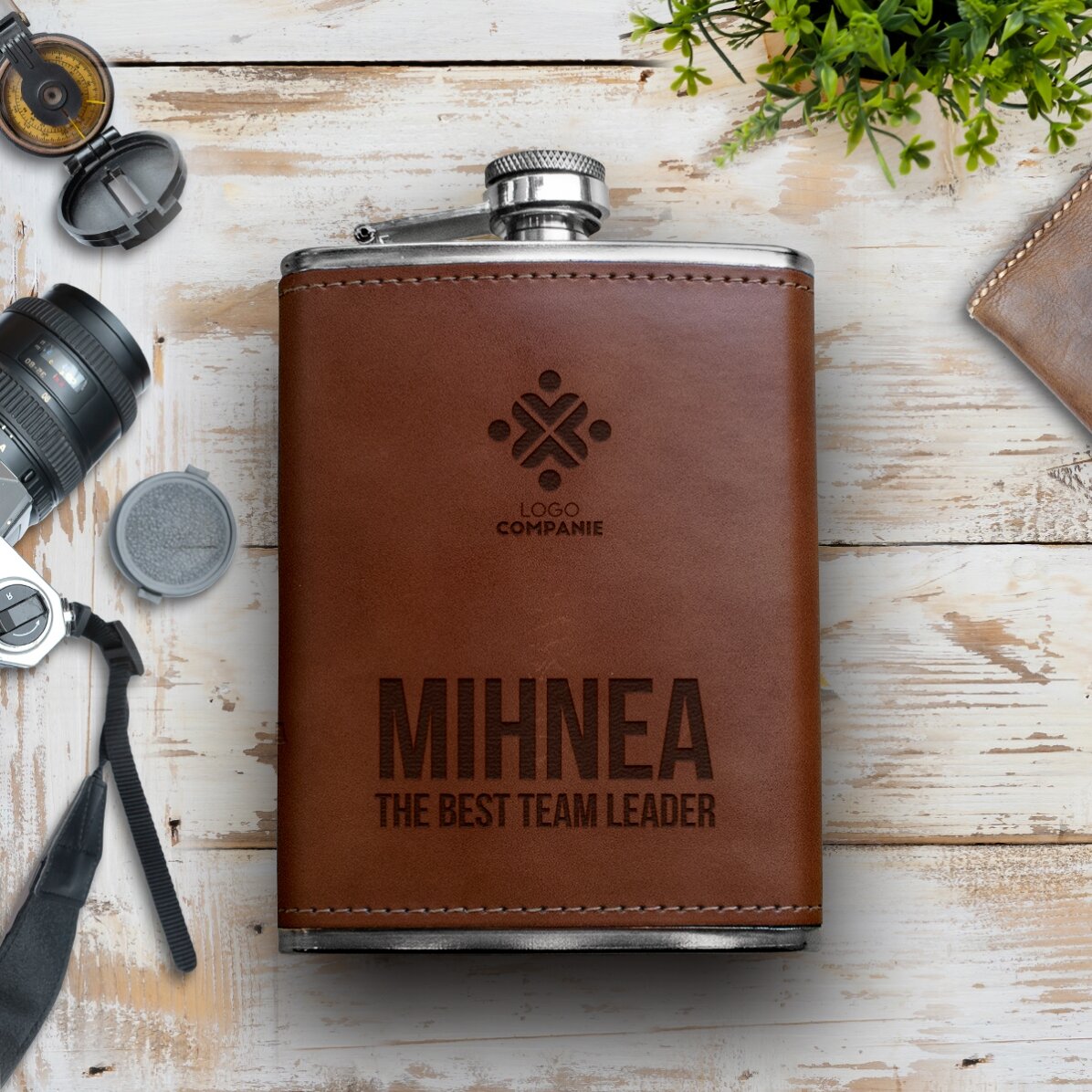 Sticlă de buzunar îmbrăcată în piele personalizată cu logo și nume