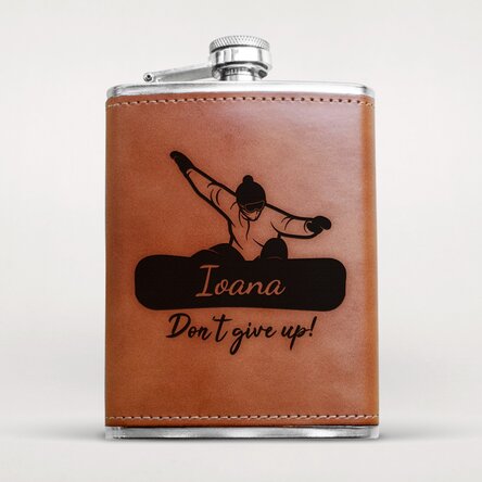 Sticlă de buzunar îmbrăcată în piele personalizată cu nume și mesaj - Snowboard