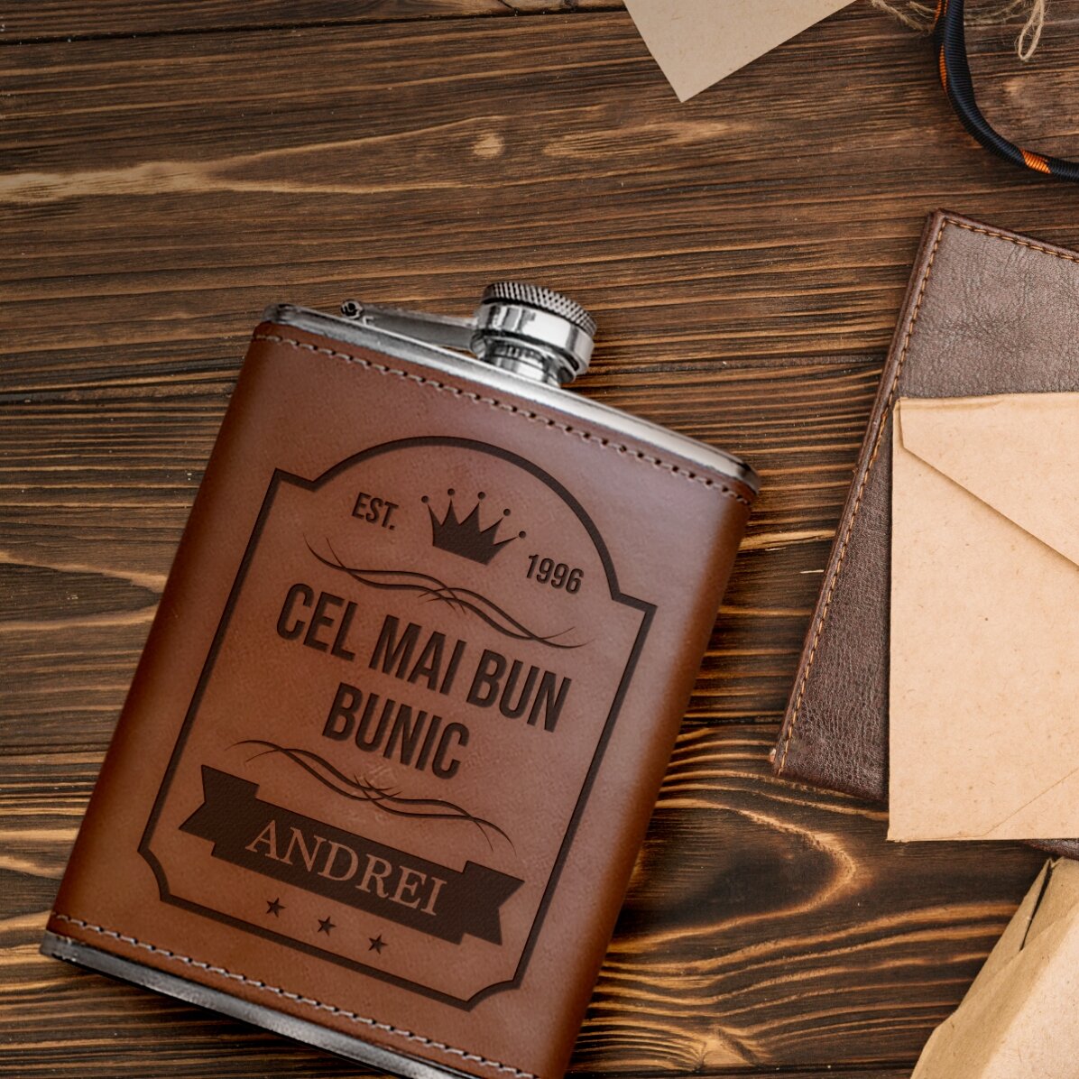 Sticlă de buzunar îmbrăcată în piele personalizată cu text - Cel mai bun